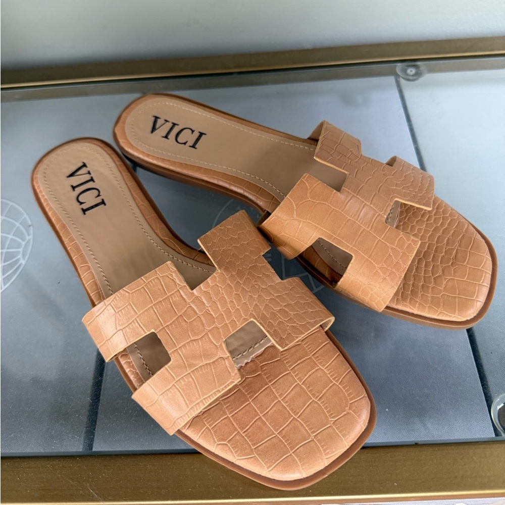 NEW* VICI Tan Croc-Embossed Women's Slide Sandals